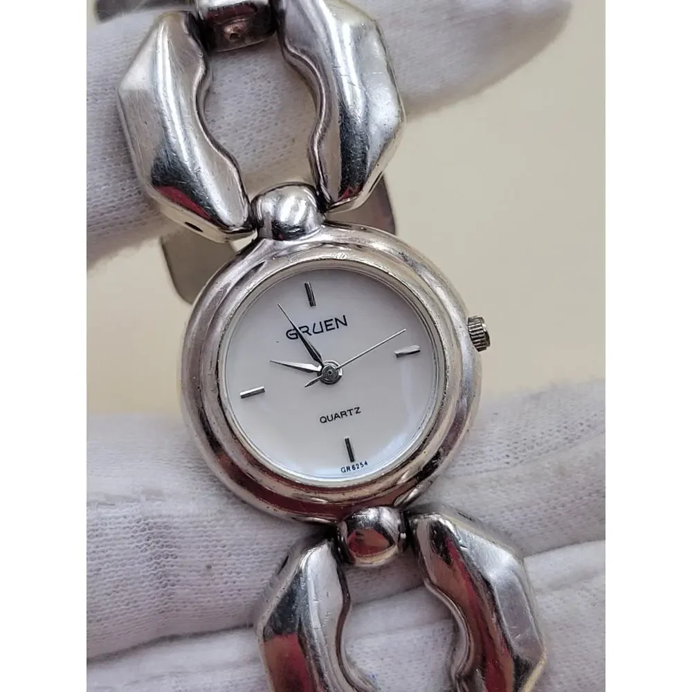 Vintage Gruen Ladies Watch Swiss Quartz ETA 902.104 Silver Tone Bracelet Rare